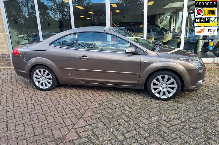 Ford Focus Coupé-Cabriolet 1.6-16V Titanium cabriolet eindejaars actie!!